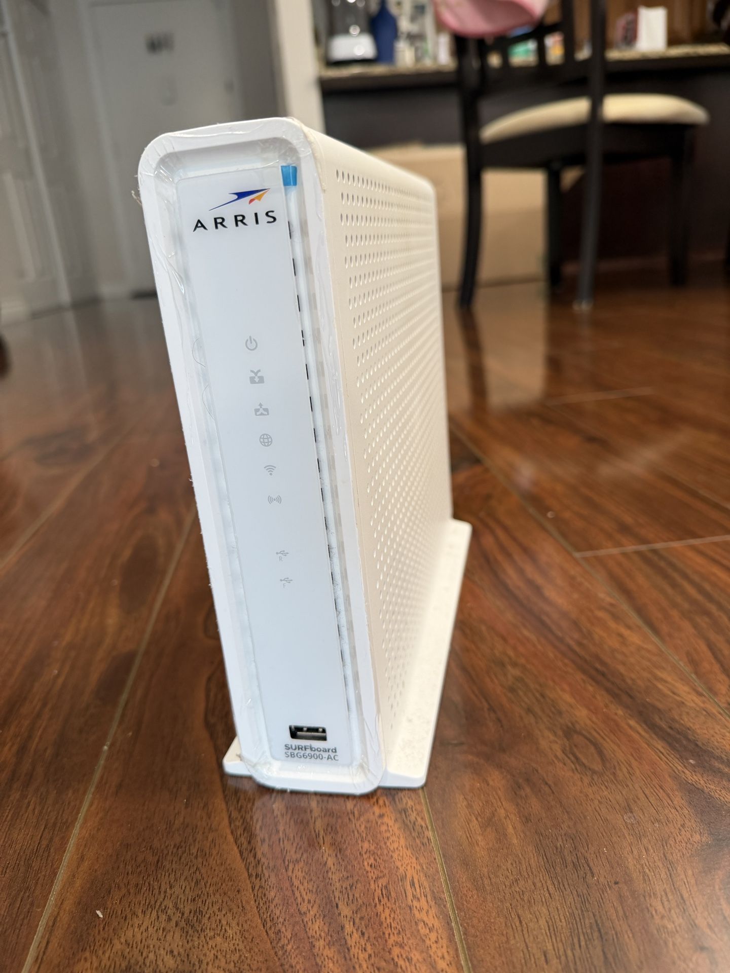 ARRIS SURFboard SBG6900-AC Cable Modem + WiFi Router