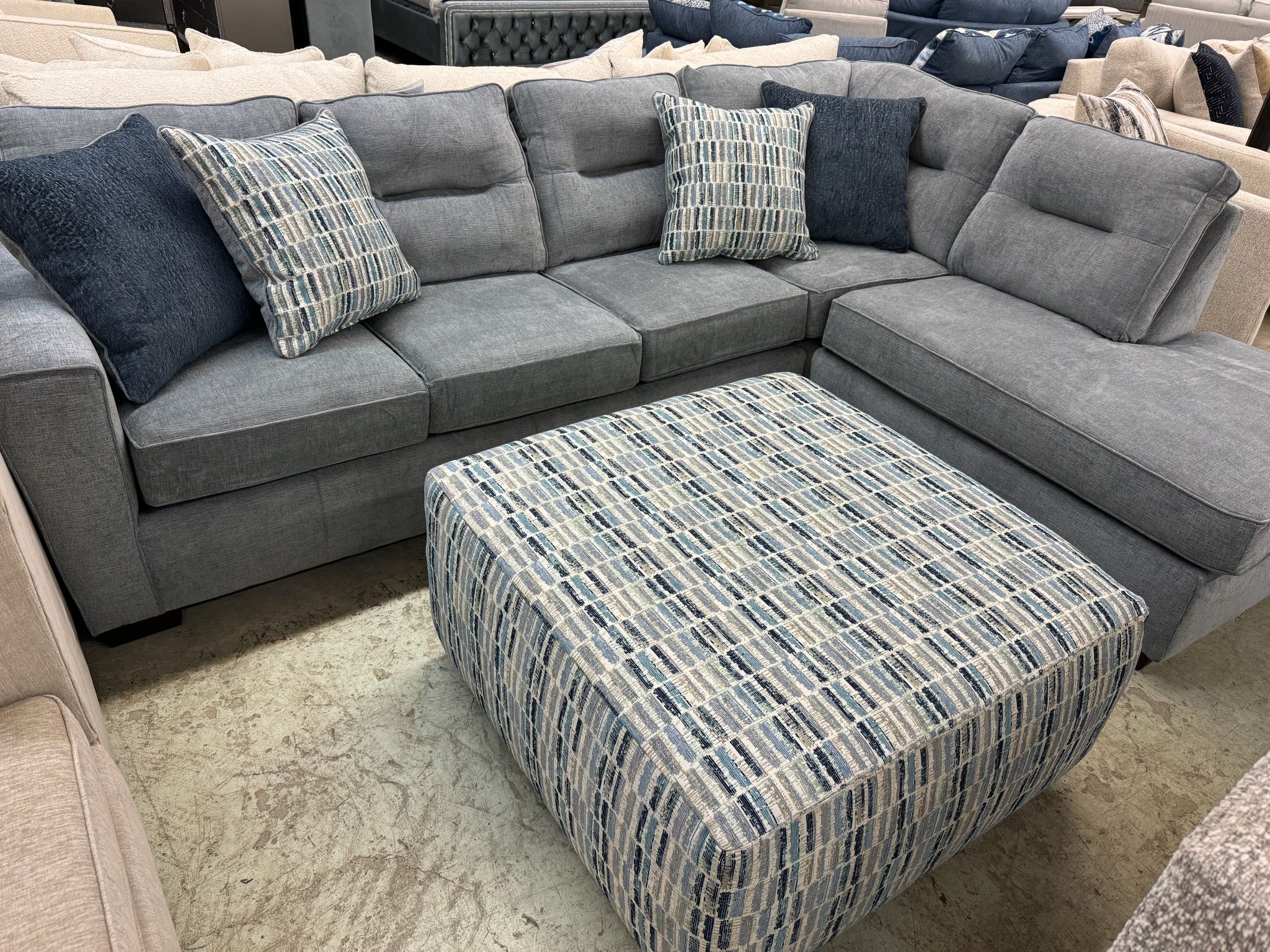 Beautiful Stylish Sectional. No Credit Needed Financing Available!!