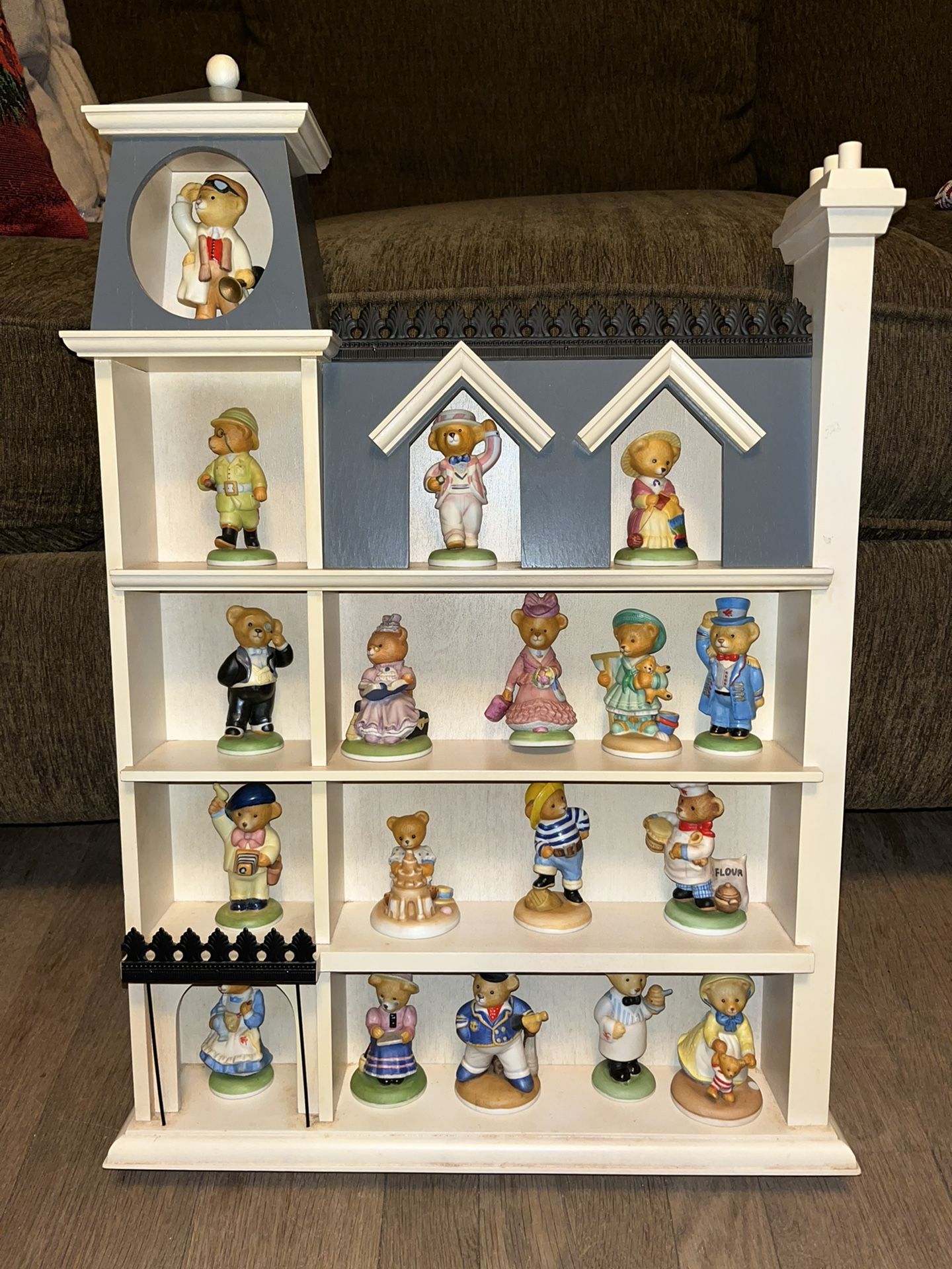 Franklin Mint Teddington Bears With Hotel Case