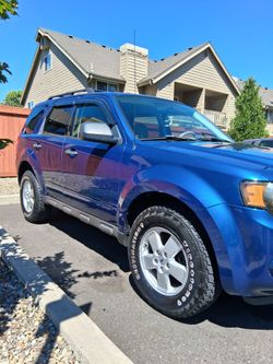 Runs amazing new tires, ice cold, AC roof rack factory tint windows automatic transmission 72k miles on powertrain. A whole bunch of receipts and docu