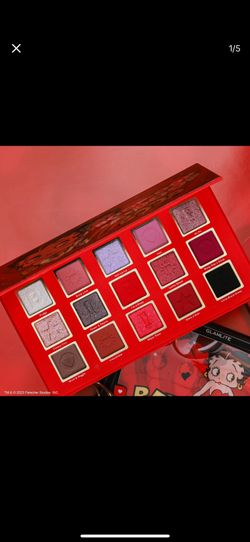 Eyeshadow Pallet And Lashes 