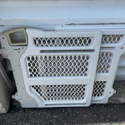 Safety1st Expandable Adjustable Pet Children Safety Sliding Door Gate Fence! Good condition! 26in tall