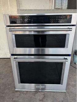 KitchenAid microwave and oven combo works perfect in great condition for delivery to your garage