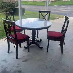 Dining Table / 4 Chairs