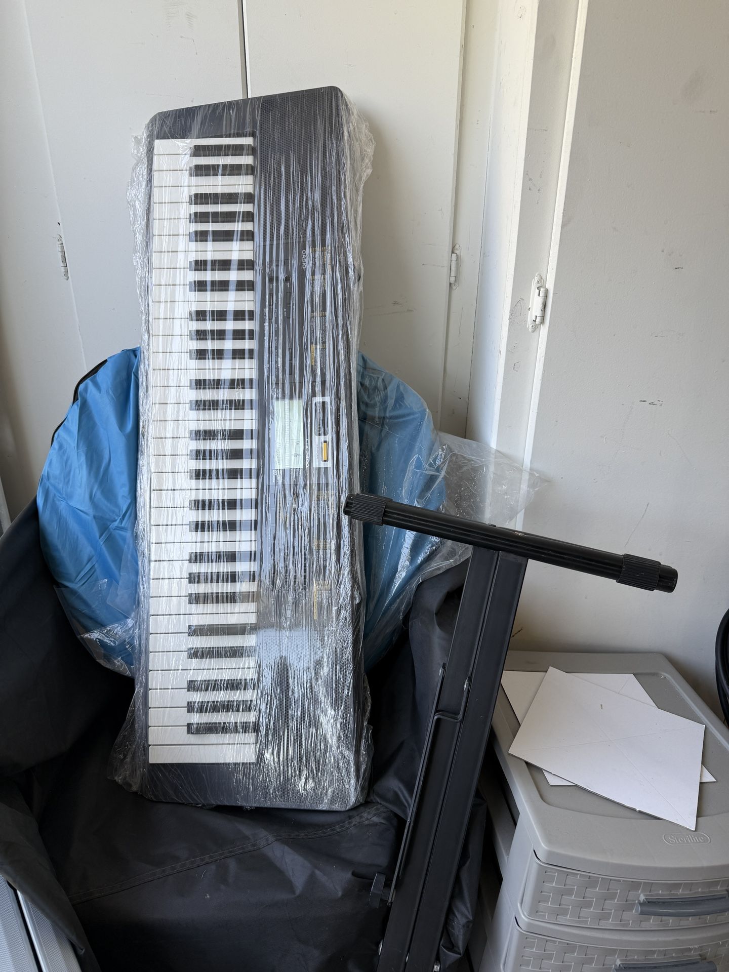 Casio CTK-2400 Keyboard With Stand
