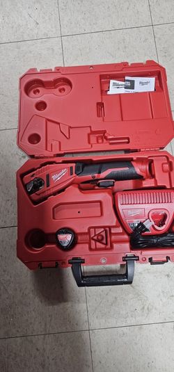Milwaukee Pipe Cutter 12v New