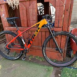 Trek marlin 7 mountain bike