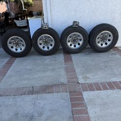 6 Lug Chevy/Gmc 17”s Stock Wheels 