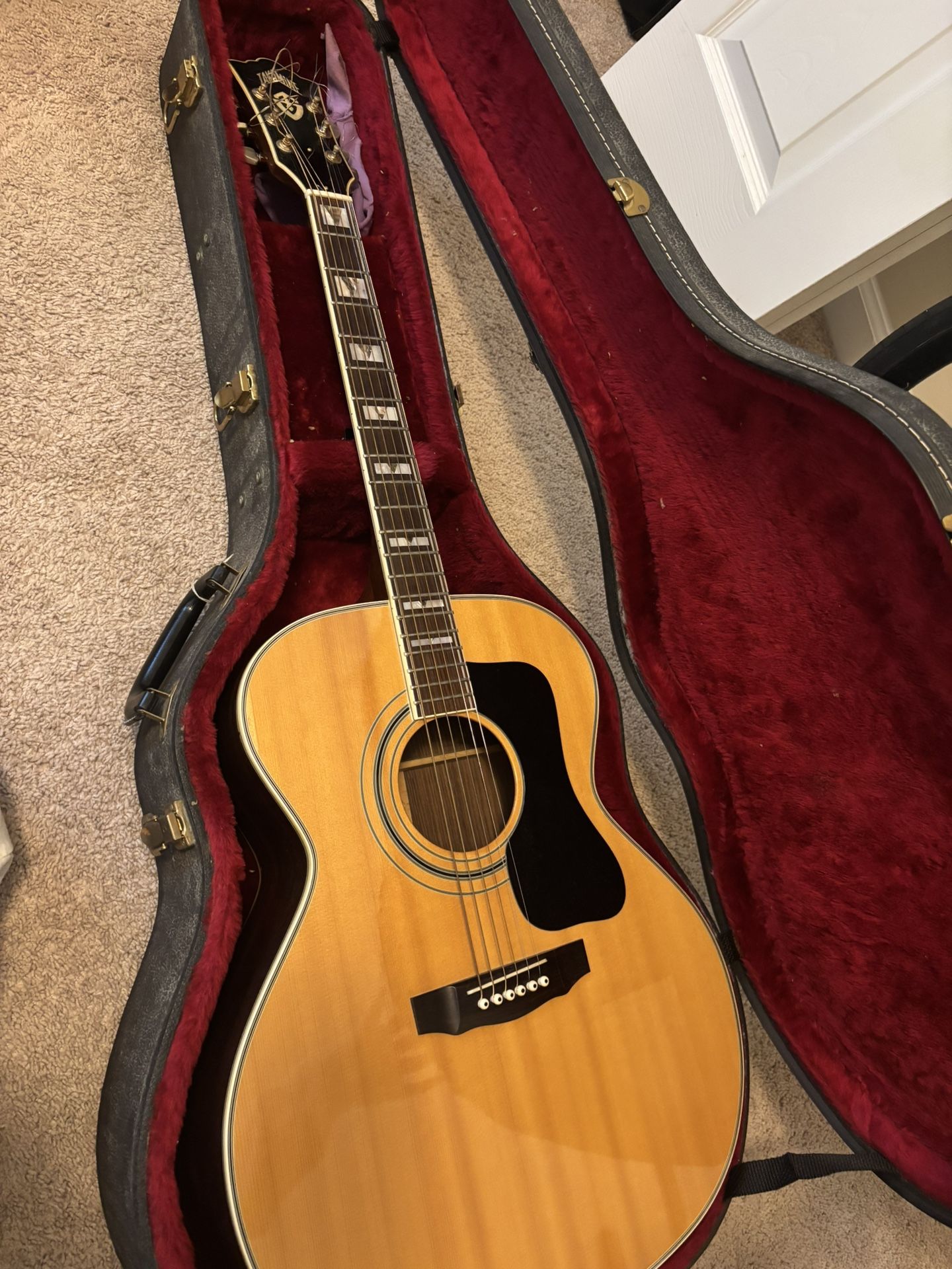 Takamine F390S Guitar