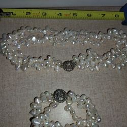 Vintage Pearl Necklace And Bracelet Not Real Pearls