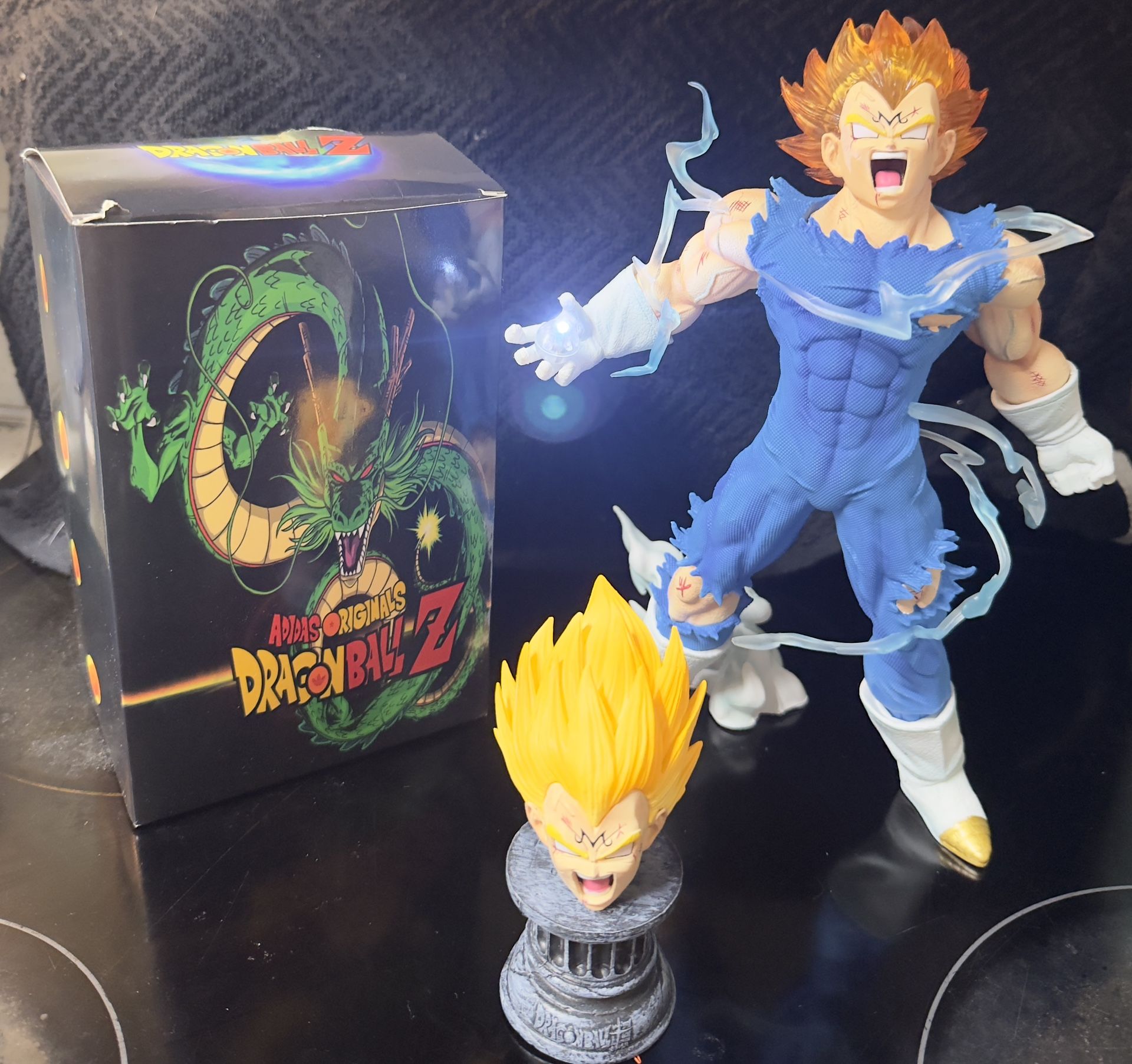 27cm Super Saiyan Vegeta With L.E.D Head