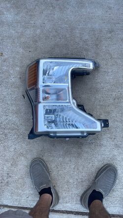 2020 -2022 Ford F2500 Right Headlight