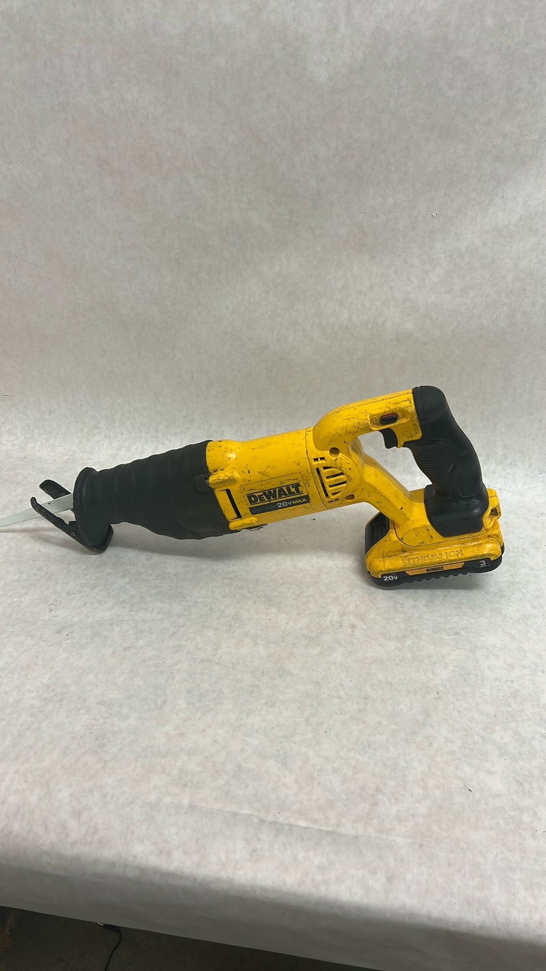 Dewalt Dcs381 Variable Speed Saws All With3ah battery