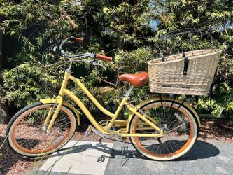 Beach cruiser bicycle with basket