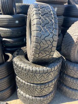 LT 305/70/R17 marca NITTO las 4 llantas usadas instaladas y balanceadas