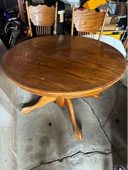 Wood round table