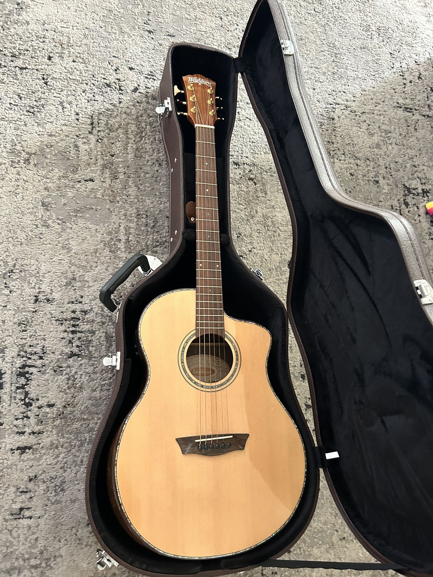 Washburn BTA-NATSCE-U Electric Acoustic Guitar