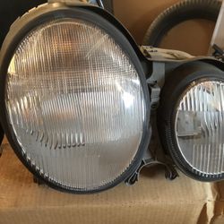 2000-02 Mercedes-Benz E320 Right and Left Headlight 