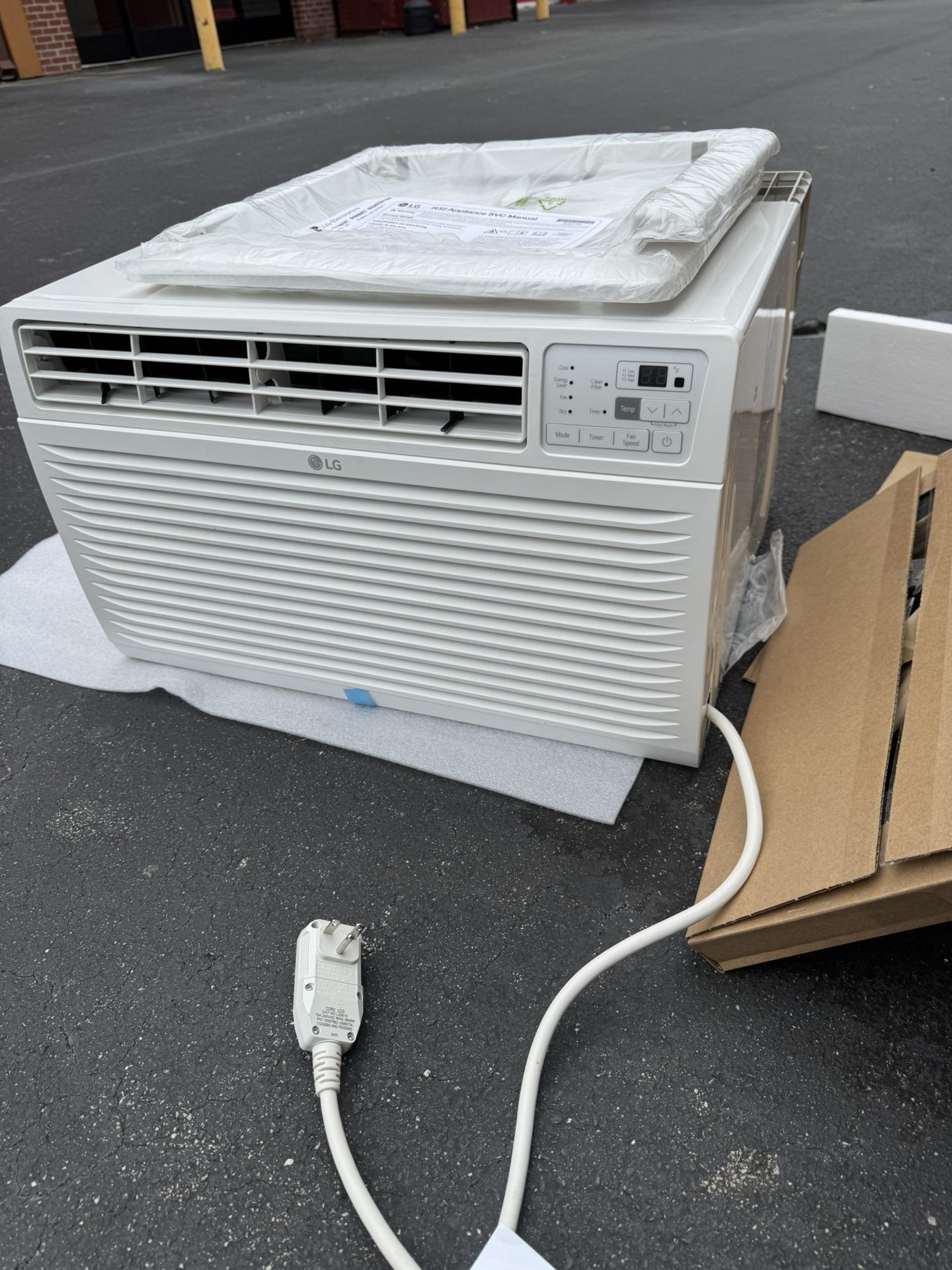 14,000 BTU 230-Volt Through-the-Wall Air Conditioner Cools 700 Sq. Ft. with DehumidControl,LT1236CER