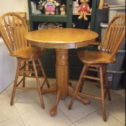 DINING TABLE RESTAURANT STYLE  BISTRO SET.  LARGE  3 FT DIAMETER AND 40 H    