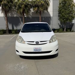 2008 Toyota Sienna 