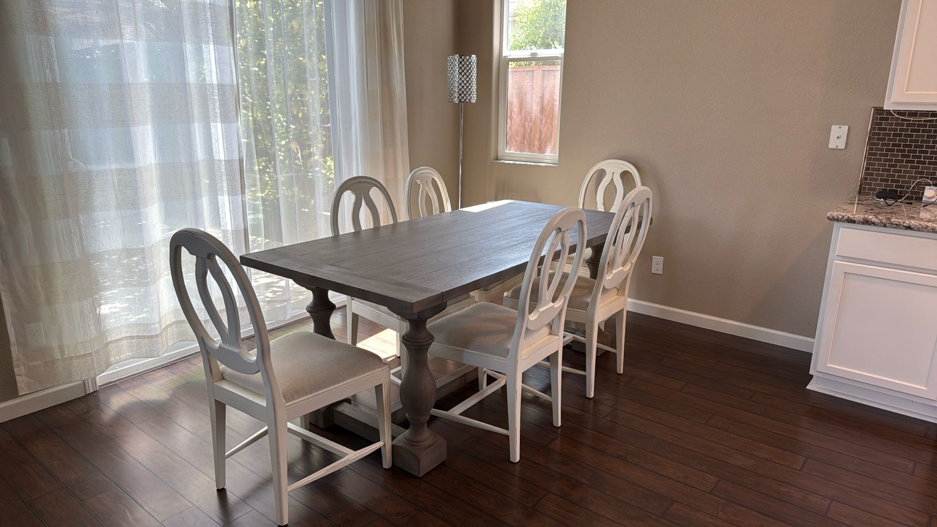 RH Dining Table Set In Mint Condition