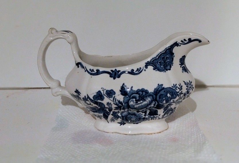 Vintage Ridgway Staffordshire Porcelain Gravy Boat Windsor Blue
