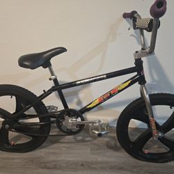 Vintage 1994 All Original (But Seat&Mags)GT Interceptor 20' Mid-School BMX Bike