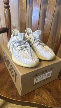 Yeezy 350 V2