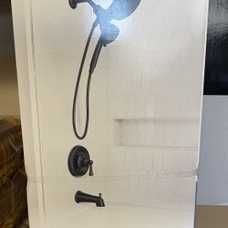 Mine Brecklyn Shower Head 