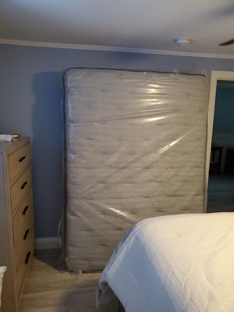 Queen Simmons BeautyRest Select Plush Mattress
