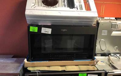 Brand New Whirlpool 1.9 cu. ft. Smart Over the Range Convection Microwave in Fingerprint Resistant Black Stainless TTZR