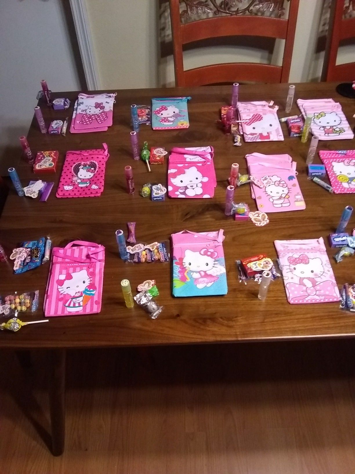 Hello Kitty & Minnie mistery bag. (1 PC)