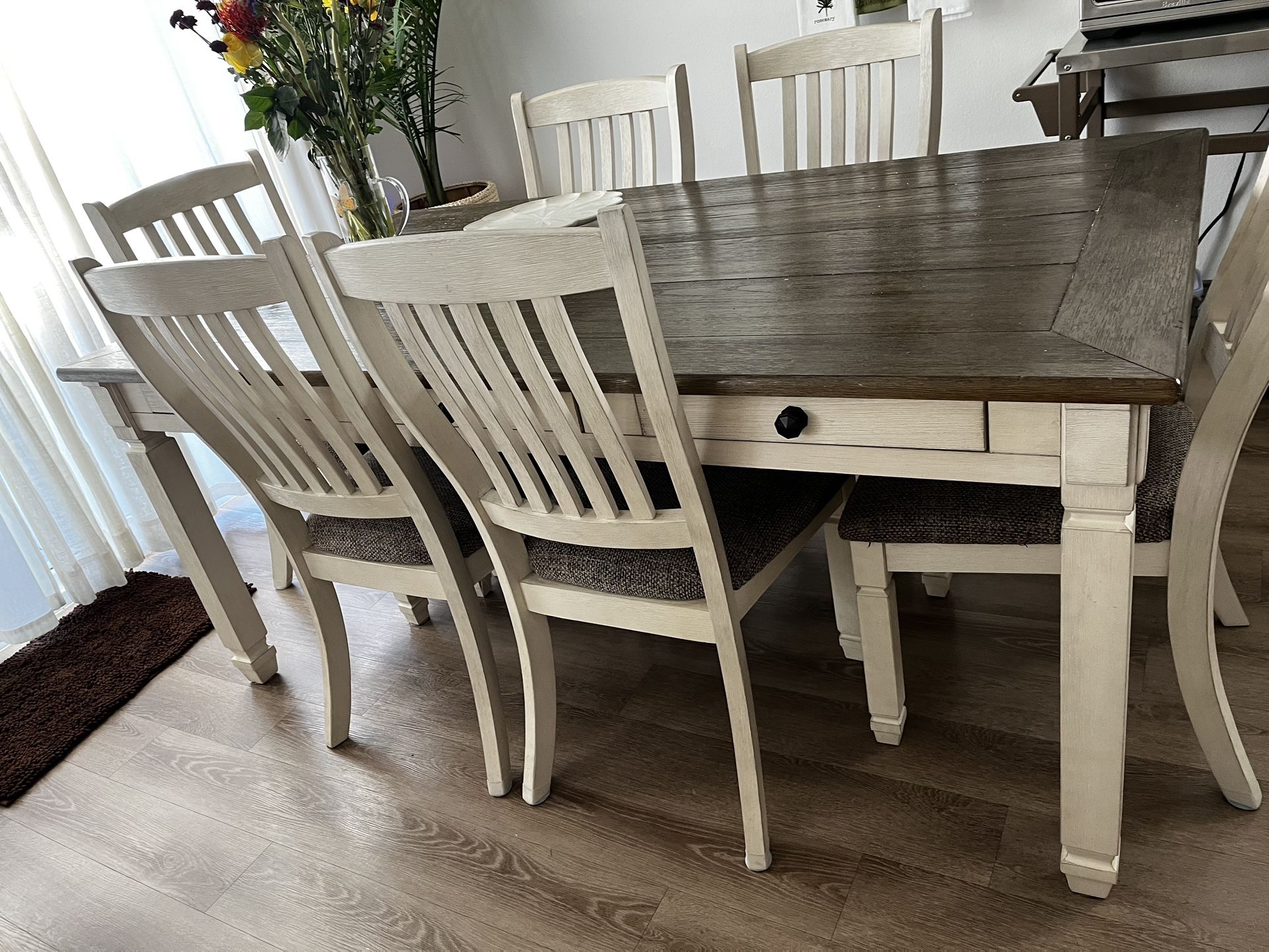Dining room table (6)