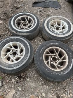 Set of Rims 235/75R15