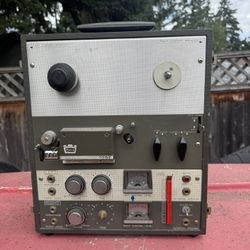 RoBeRtS 1057 Tape Machine 