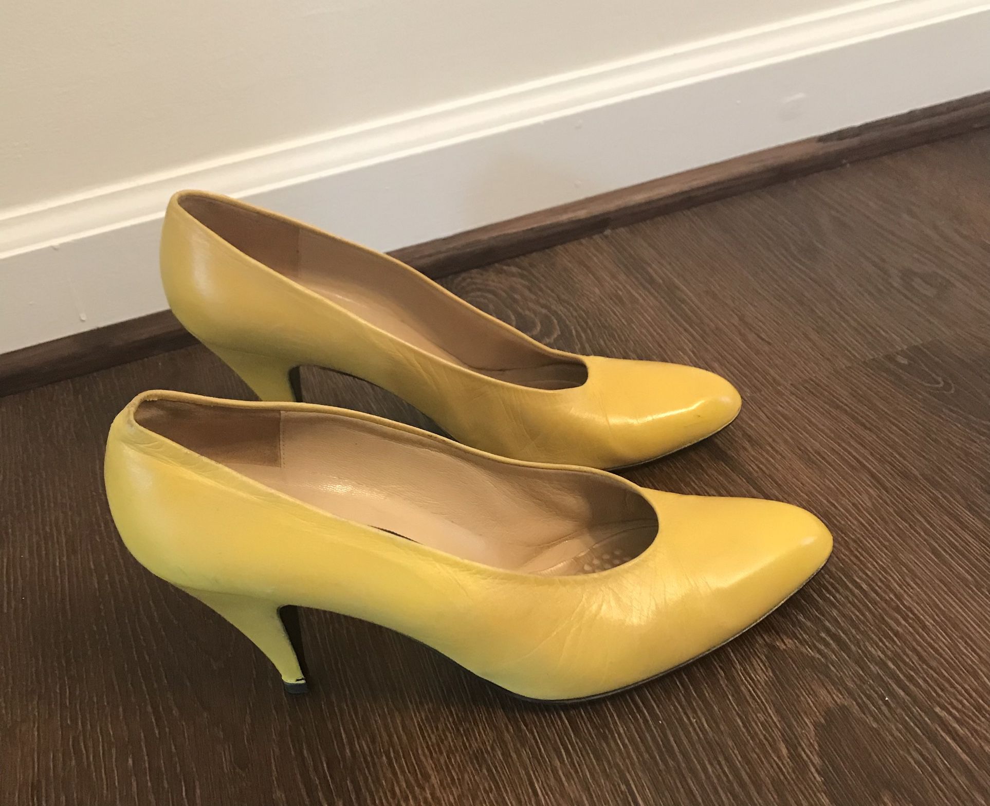 Vintage Heels Marigold  Size 8.5
