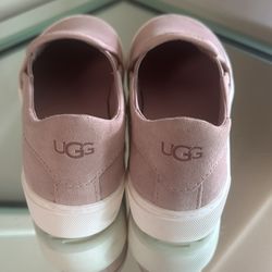 UGG SLIP ON SHIES