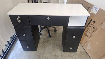 Manicure Table