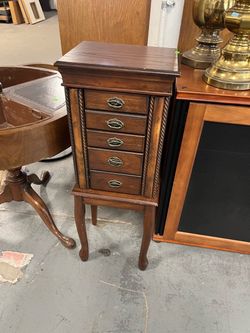 Standing jewelry box (in Store)