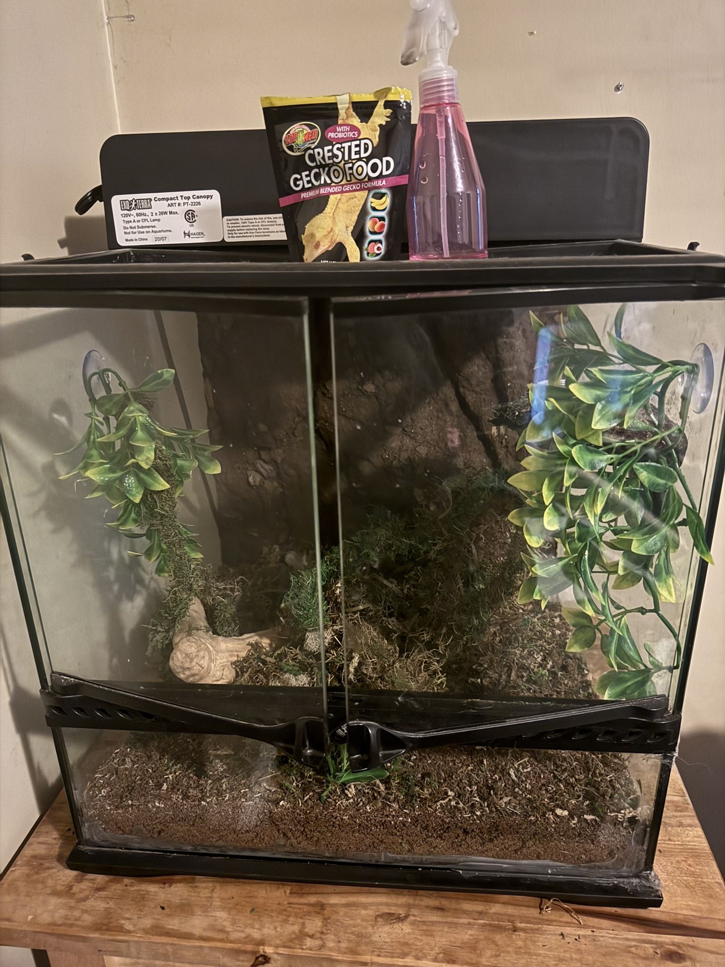 Crested Gecko Cage With Lights And Some Food