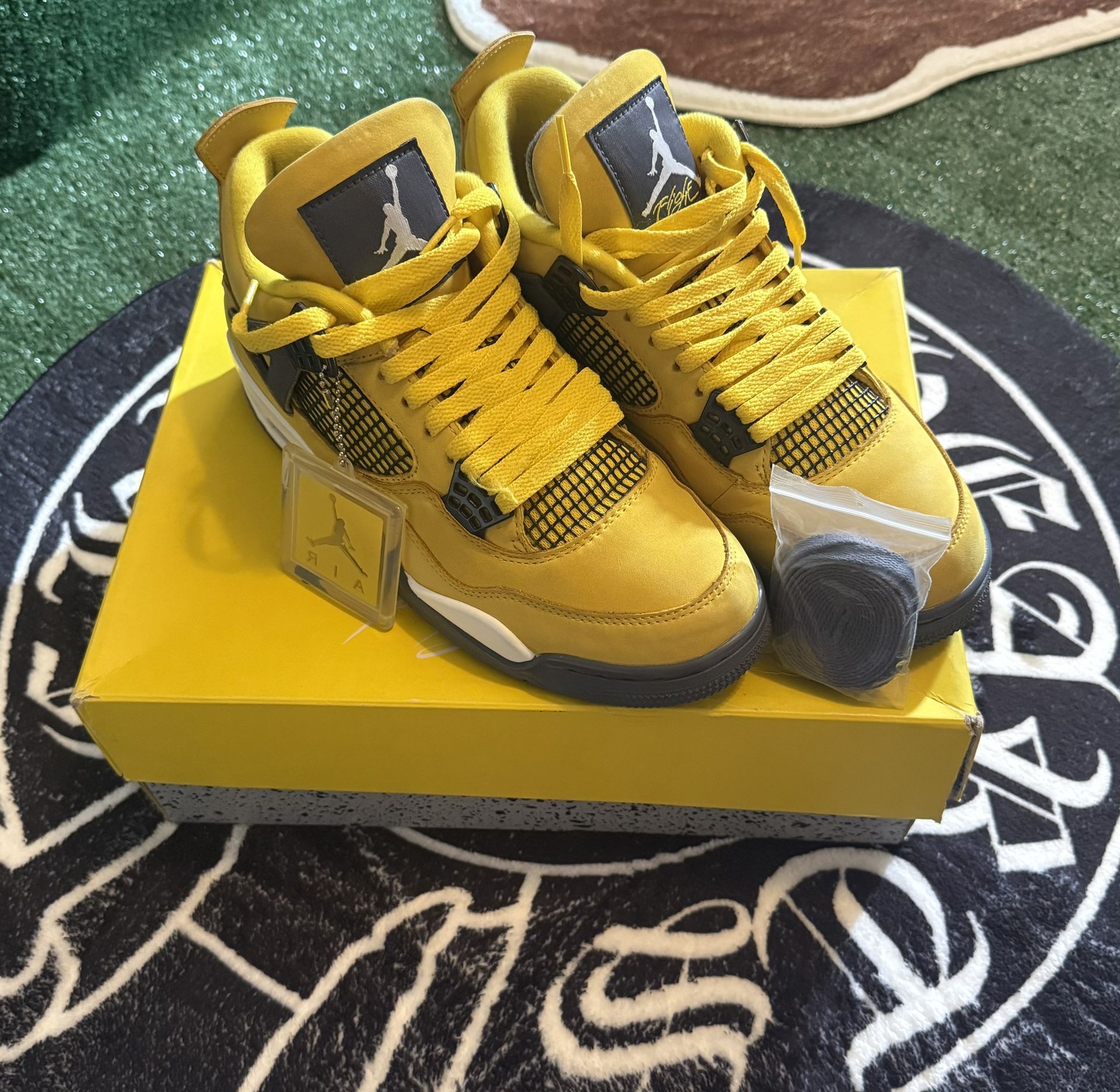 Jordan 4 Retro Size 10.5