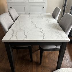 White marble table + 4 chairs