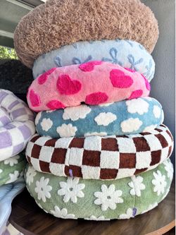 PET BEDS LARGE AND MEDIUM SIZES ASKME