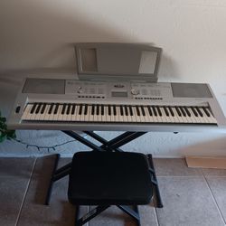 Yamaha Electric Keyboard