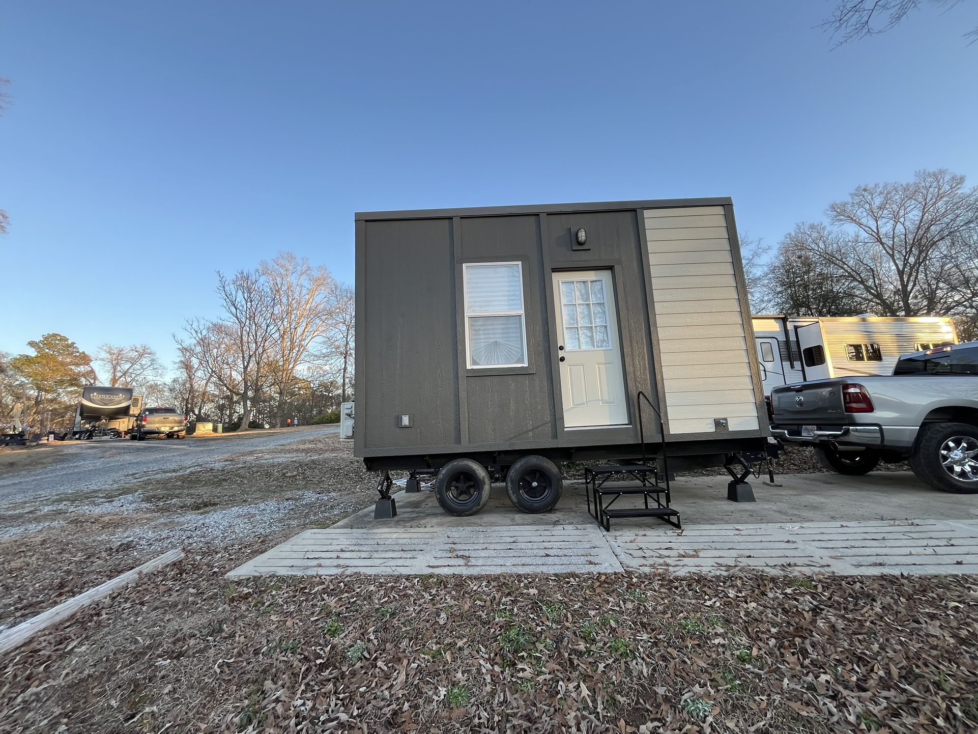 Tiny House On Wheels (READ DESCRIPTION)