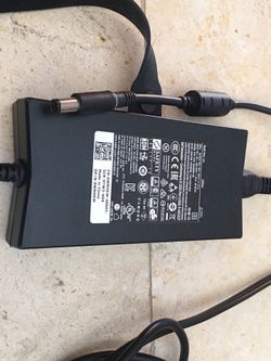 Dell 130W laptop adapter power supply