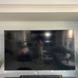 Sony 75 Inch Flatscreen TV w/ Wall Mount