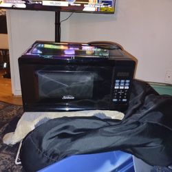 Brand New Sunbeam Microwave 