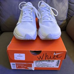 Women’s Nike Zoom Size 7 White 